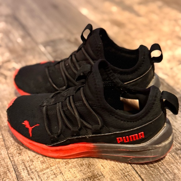 Puma Black and Red Athletic Shoes - Kids / Boys sneakers size 13c - Picture 2 of 9